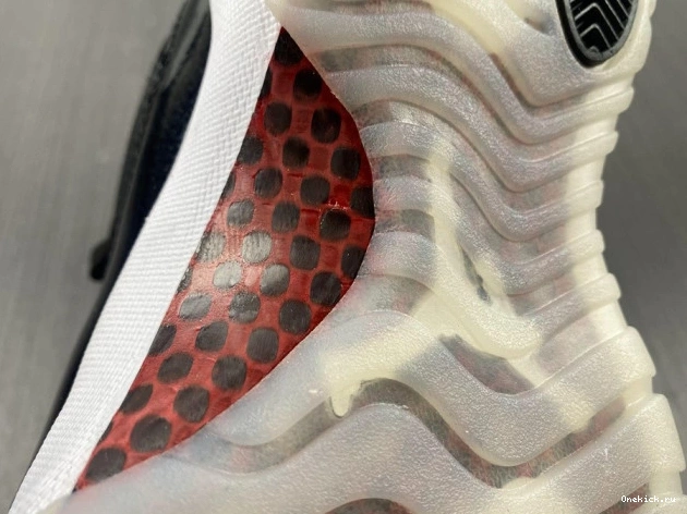 One Kick Jordan Low AV2187-001 Retro Air 72-10 11 0723